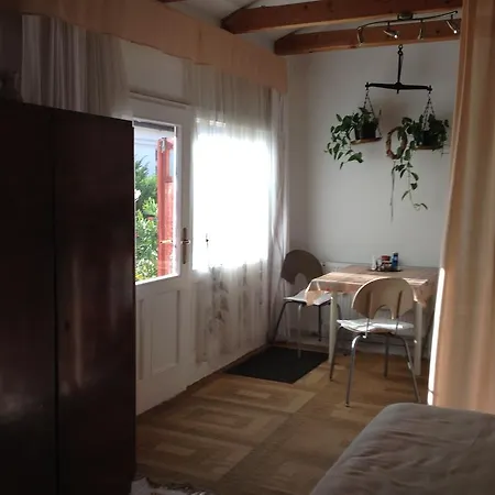 Mandula Haz Guest house *